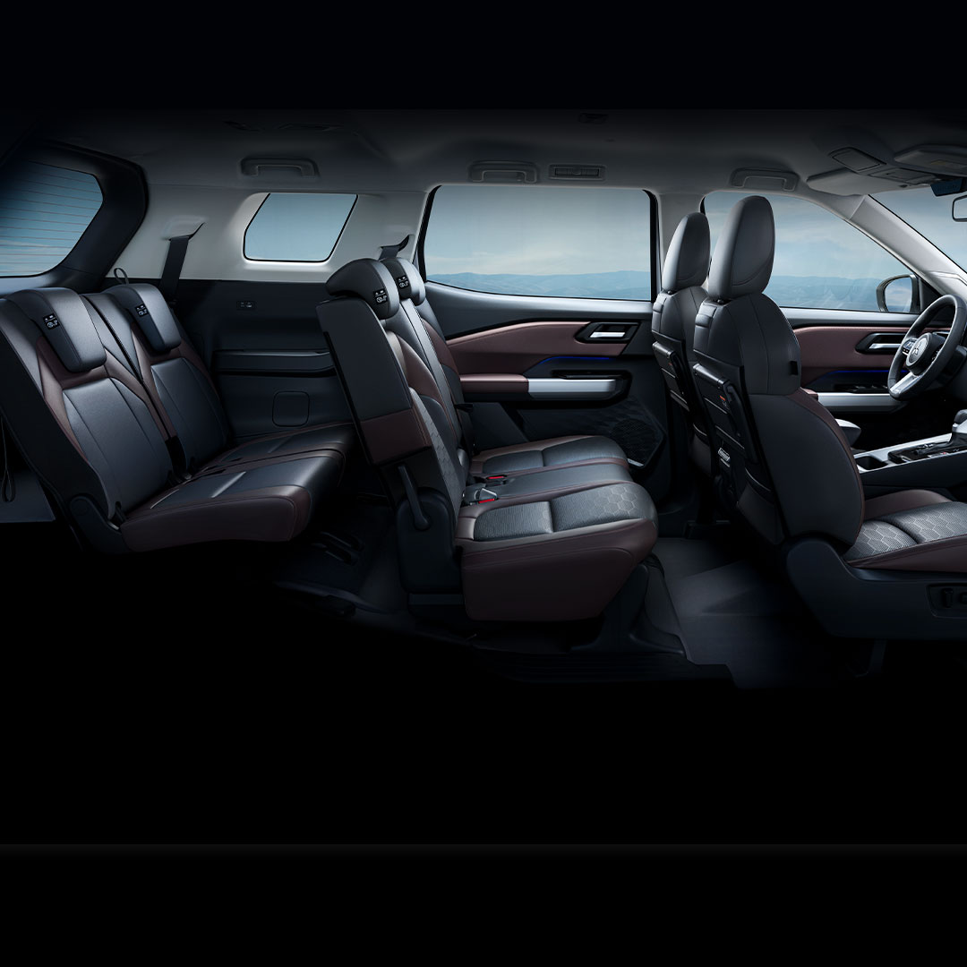 KHÔNG GIAN 3 HÀNG GHẾ SANG TRỌNG VÀ RỘNG RÃI